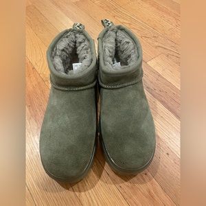 BRAND NEW- UGG Ultra Mini
